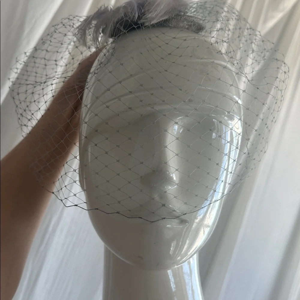 Fascinator Net Veil Flower Feathers embellished Lightest grey and Lilac Vintage - Picture 8 of 8